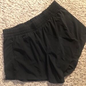 Athleta Hustle 4.5” Shorts, black, size medium